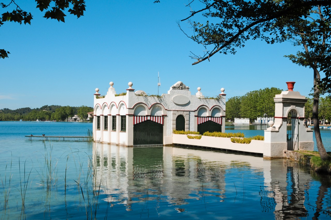 <p>Une maison sur le lac de Banyoles.</p>