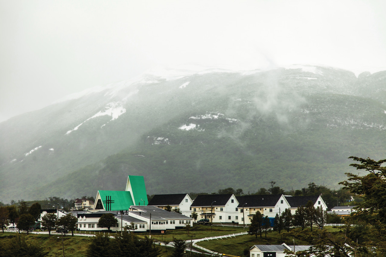 Il neige dans les hauteurs de Puerto Williams.