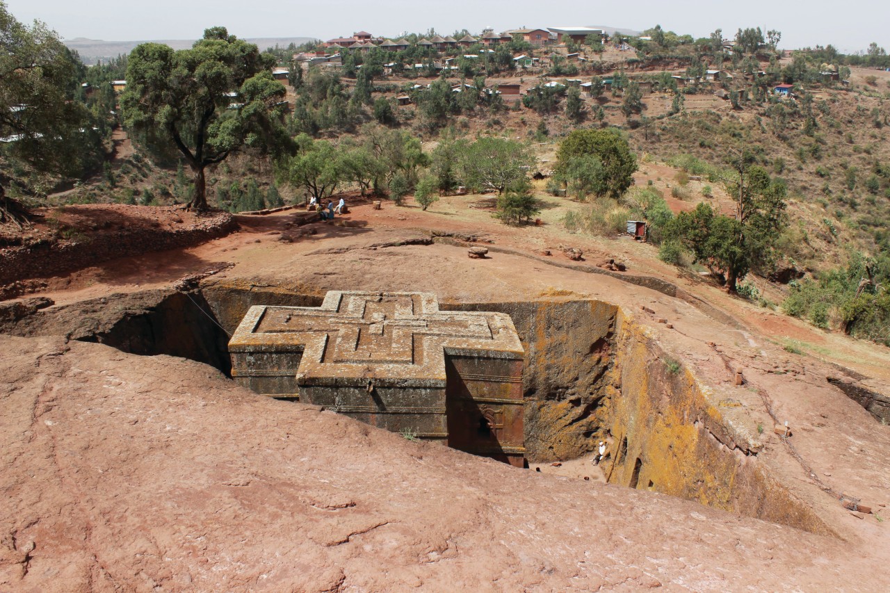 L'église de Saint-Georges, le plus beau sanctuaire, témoigne de l'apogée de l'art architectural à Lalibela.