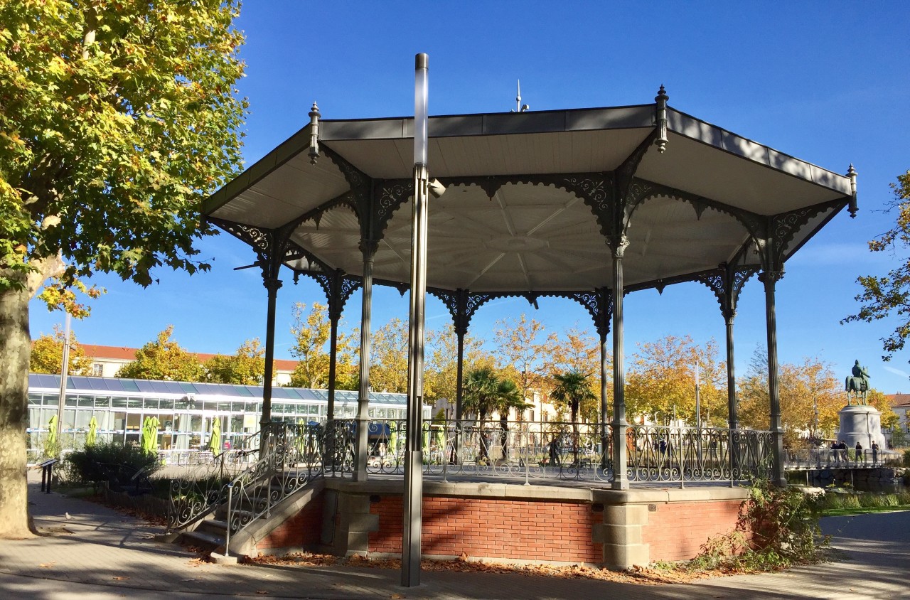 Kiosque Place Napoléon.