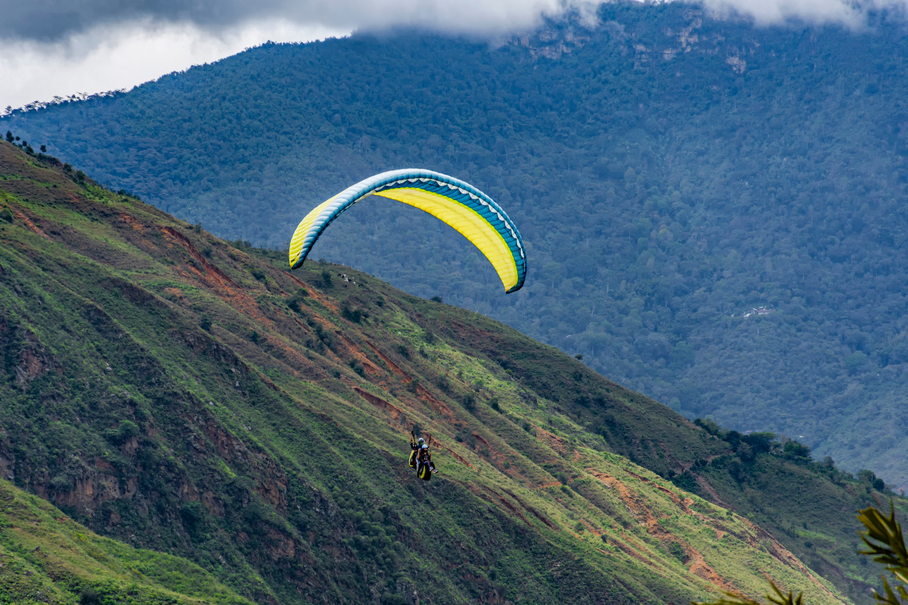 Parapente dans la région de San Gil.