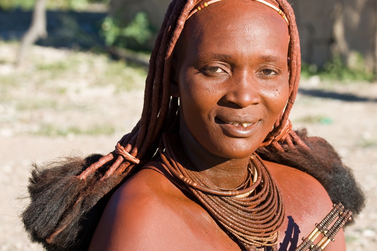 Femme Himba, au Kaokoland en Namibie.