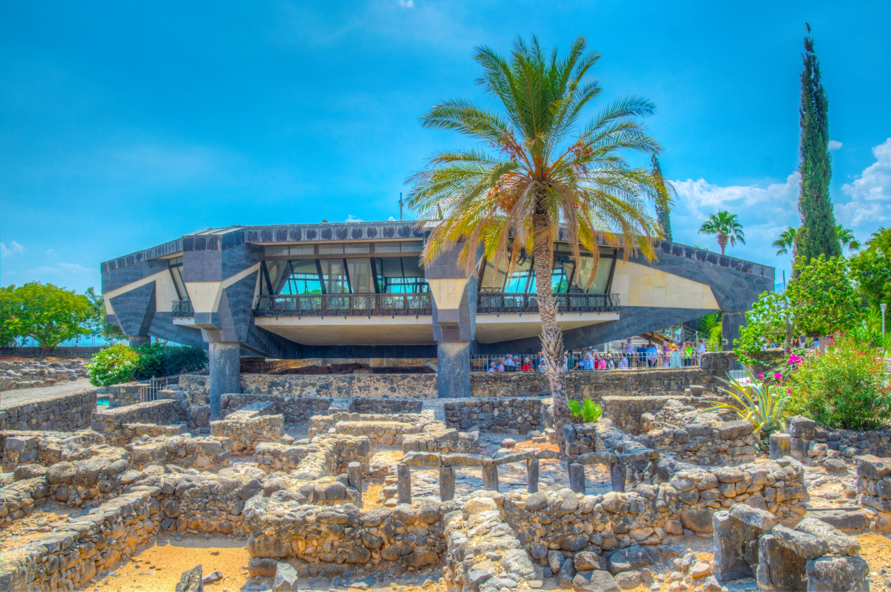 Eglise moderne à l'intérieur du complexe de Capharnaüm en Israël.