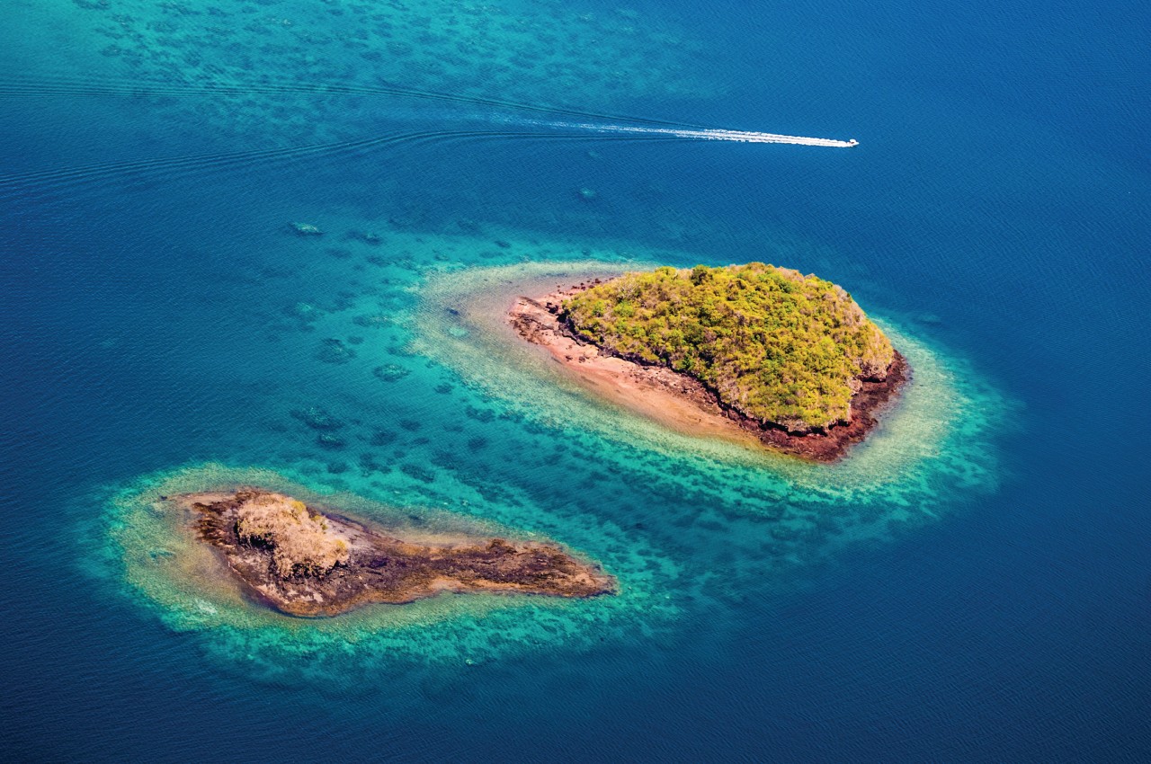 Vue aérienne du lagon de Mayotte et de sa barrière de corail.