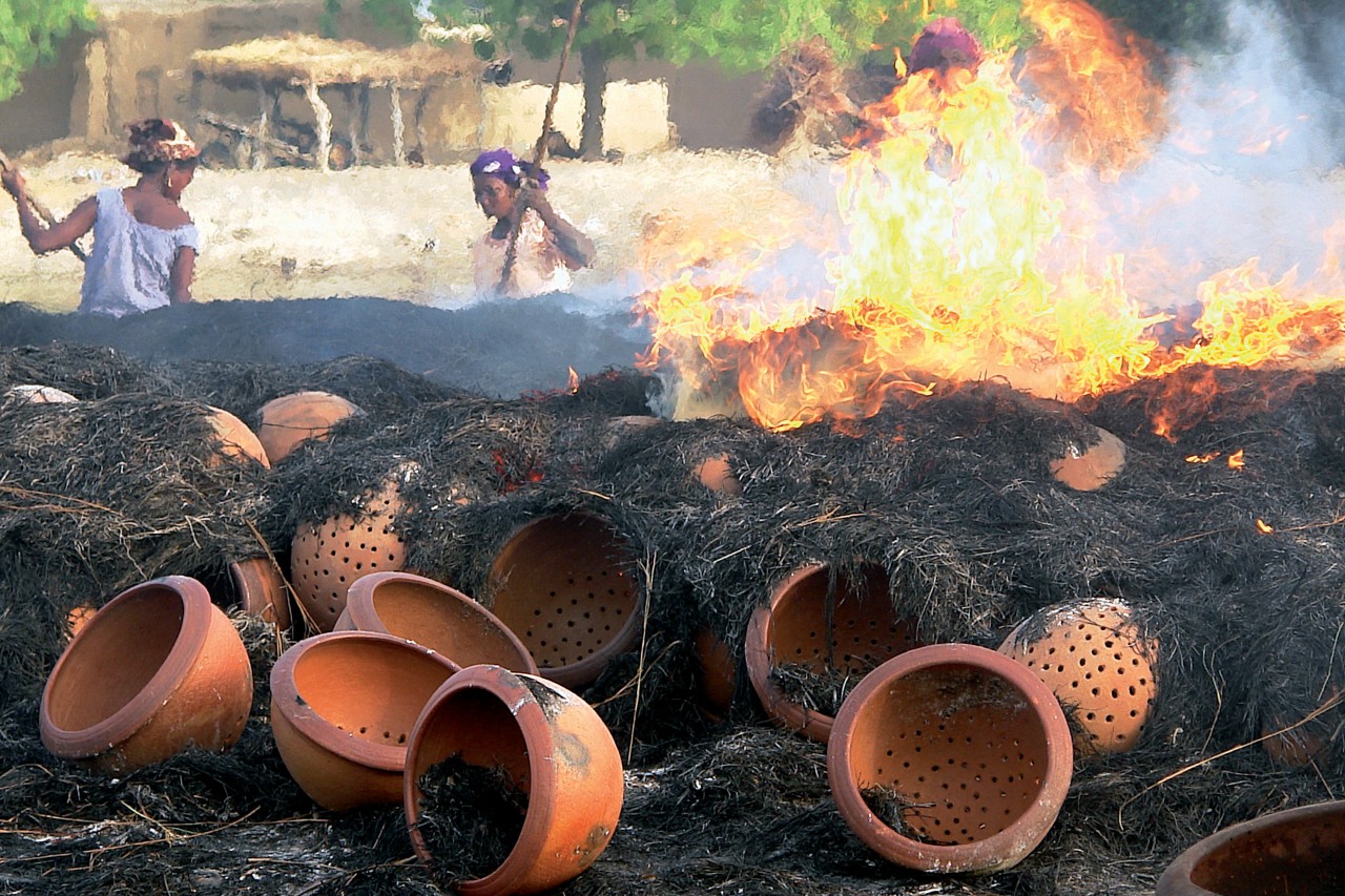 Du savoir-faire des habitantes de Kalabougou naissent des poteries réputées dans tout le pays