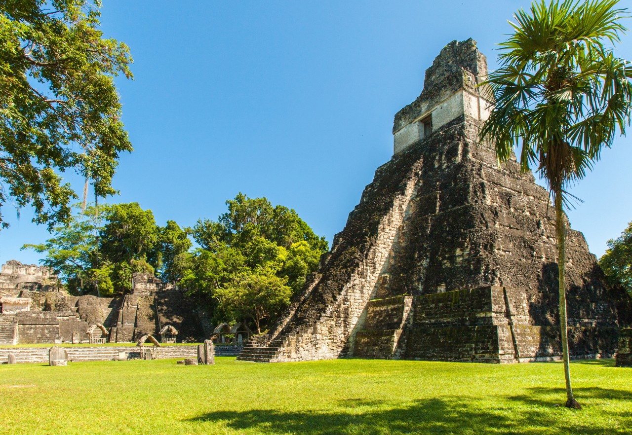 Ancienne pyramide Maya à Tikal.