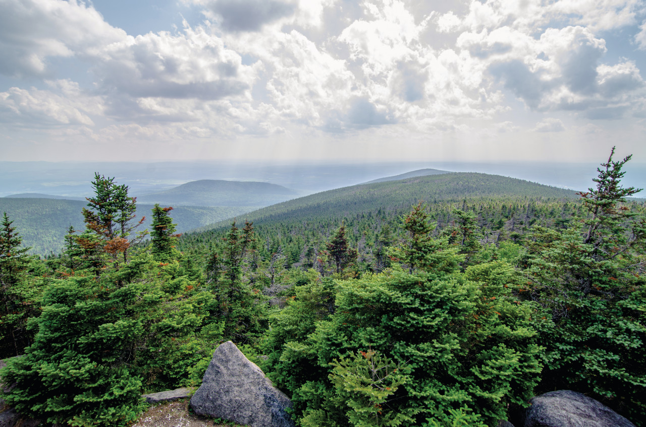 <p>Vue sur les montagnes de l'Observatoire du Lac Mégantic.</p><p></p>