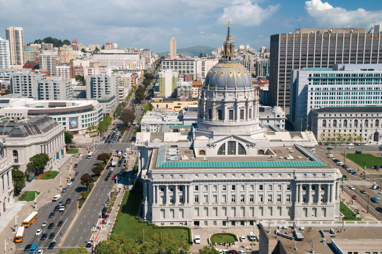 Vue sur le San Francisco City Hall et le Civic Center.