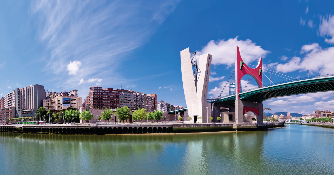 Vue sur les berges de la rivière Nervión.