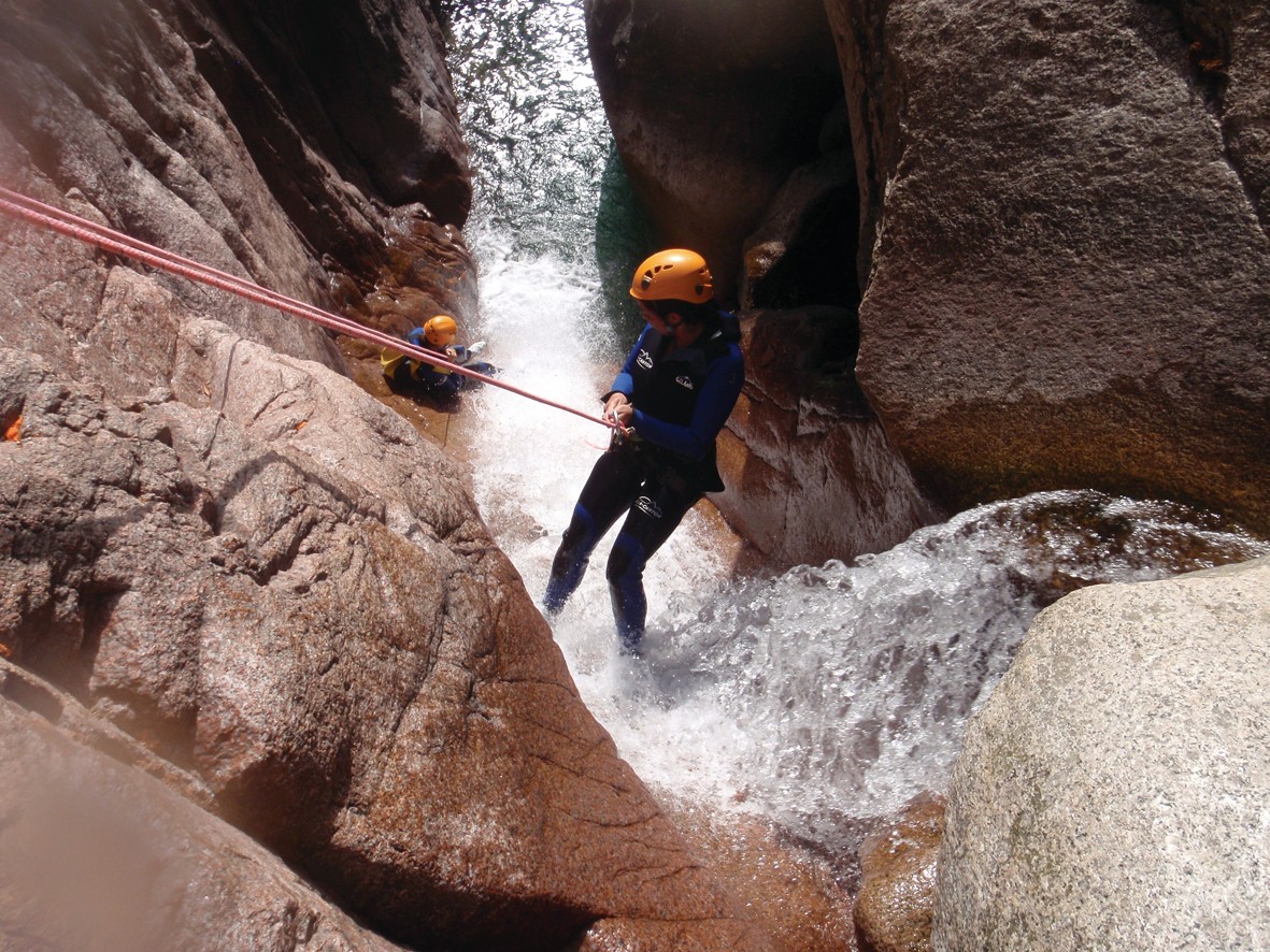 Rappel dans le canyon de Polischellu