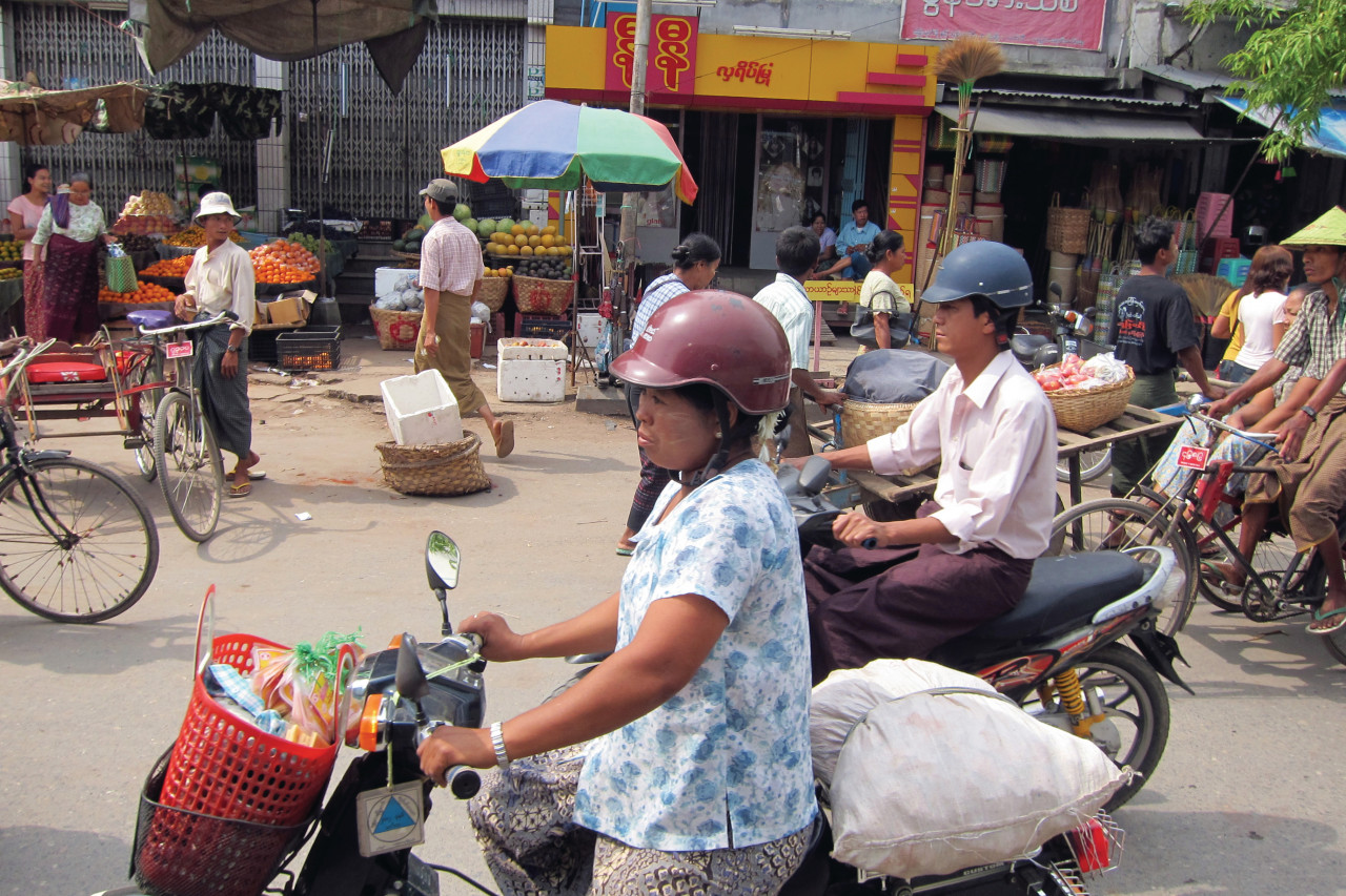 Mandalay est une ville très animée.