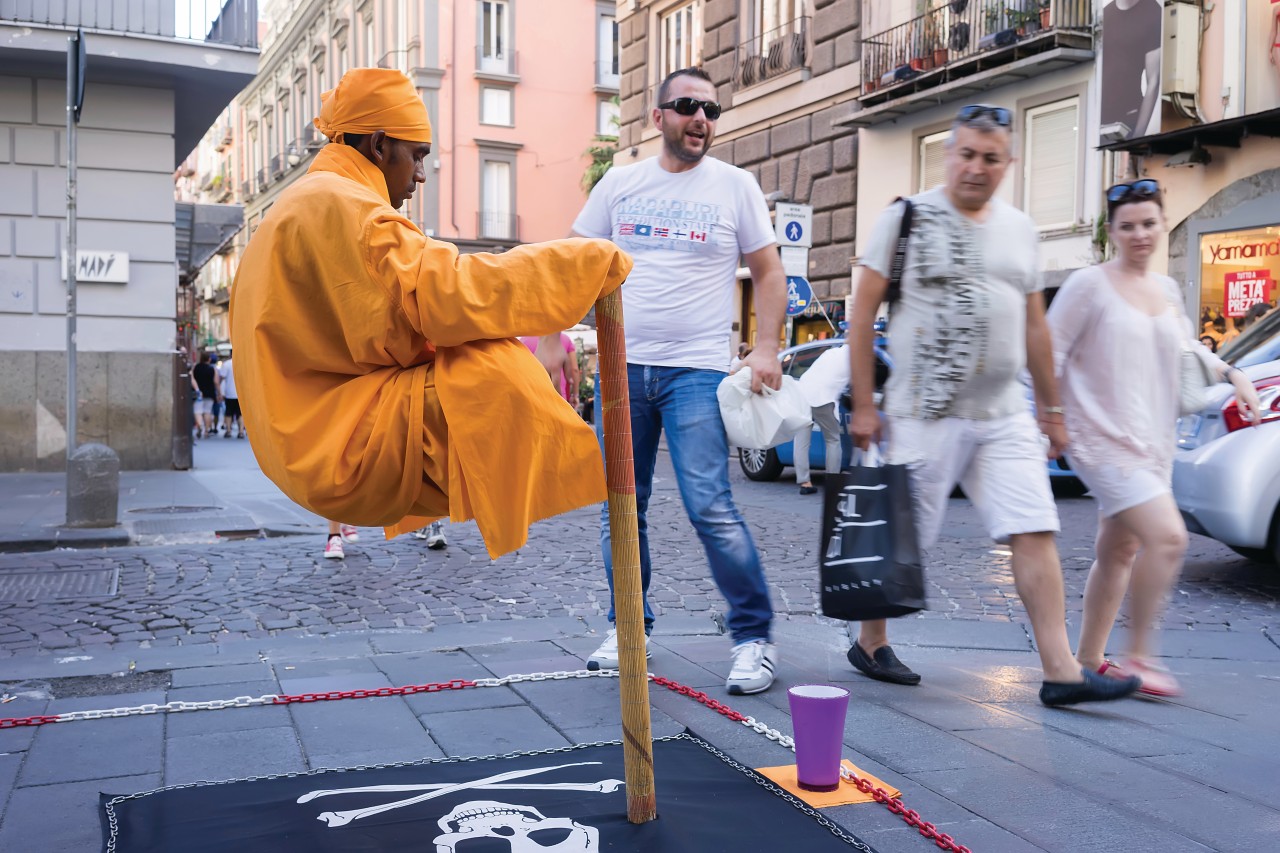 Artiste de rue à Naples.