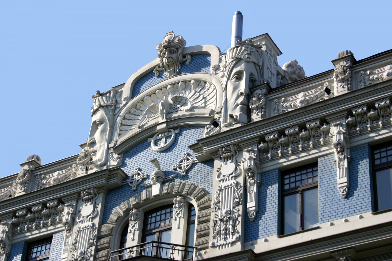 Façade d'un immeuble réalisée par Eisenstein, quartier art nouveau.