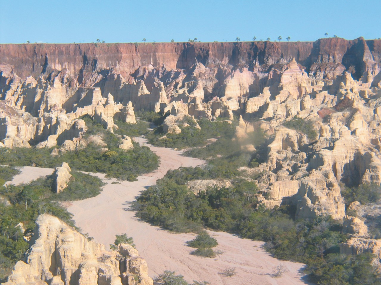 Tsingy rouges près du lodge de Jacky Cauvin