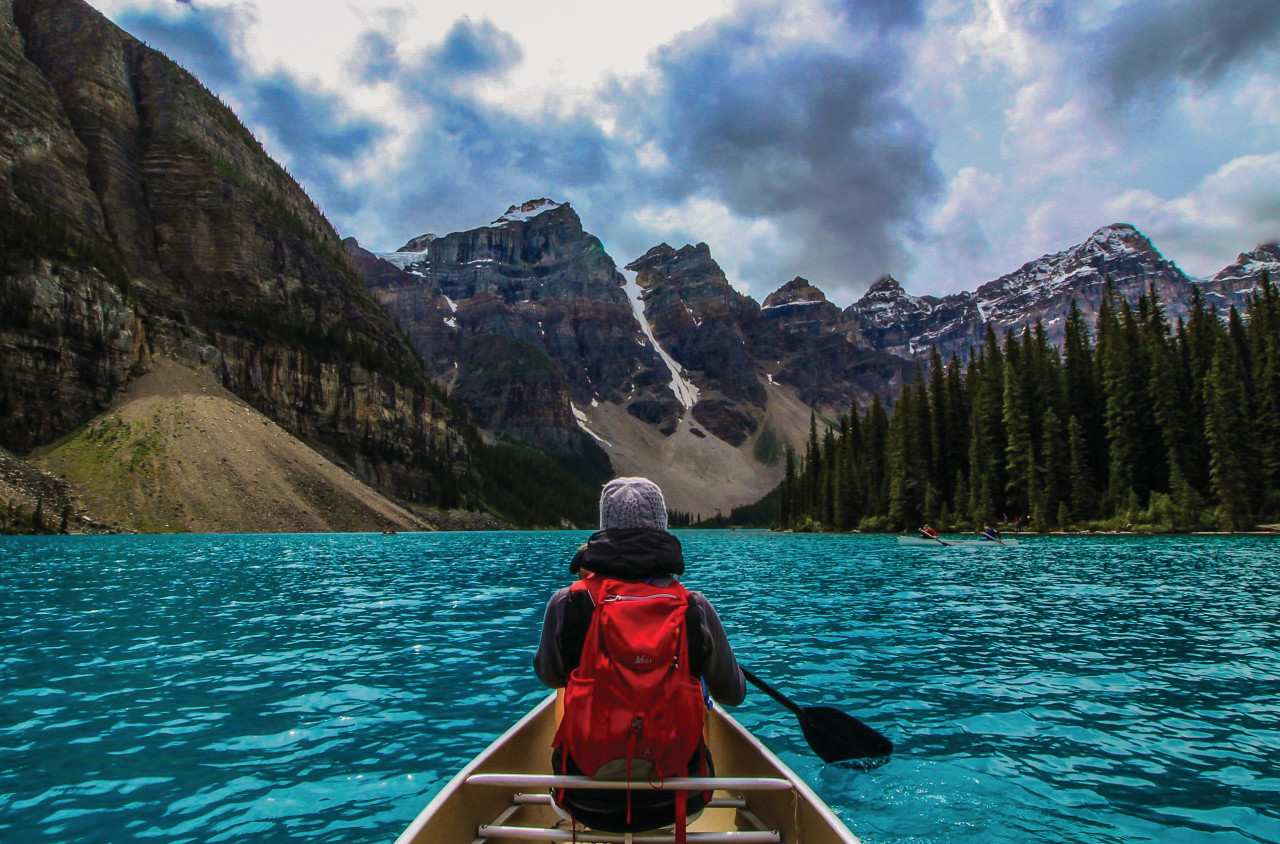 Canöe sur le Moraine Lake.