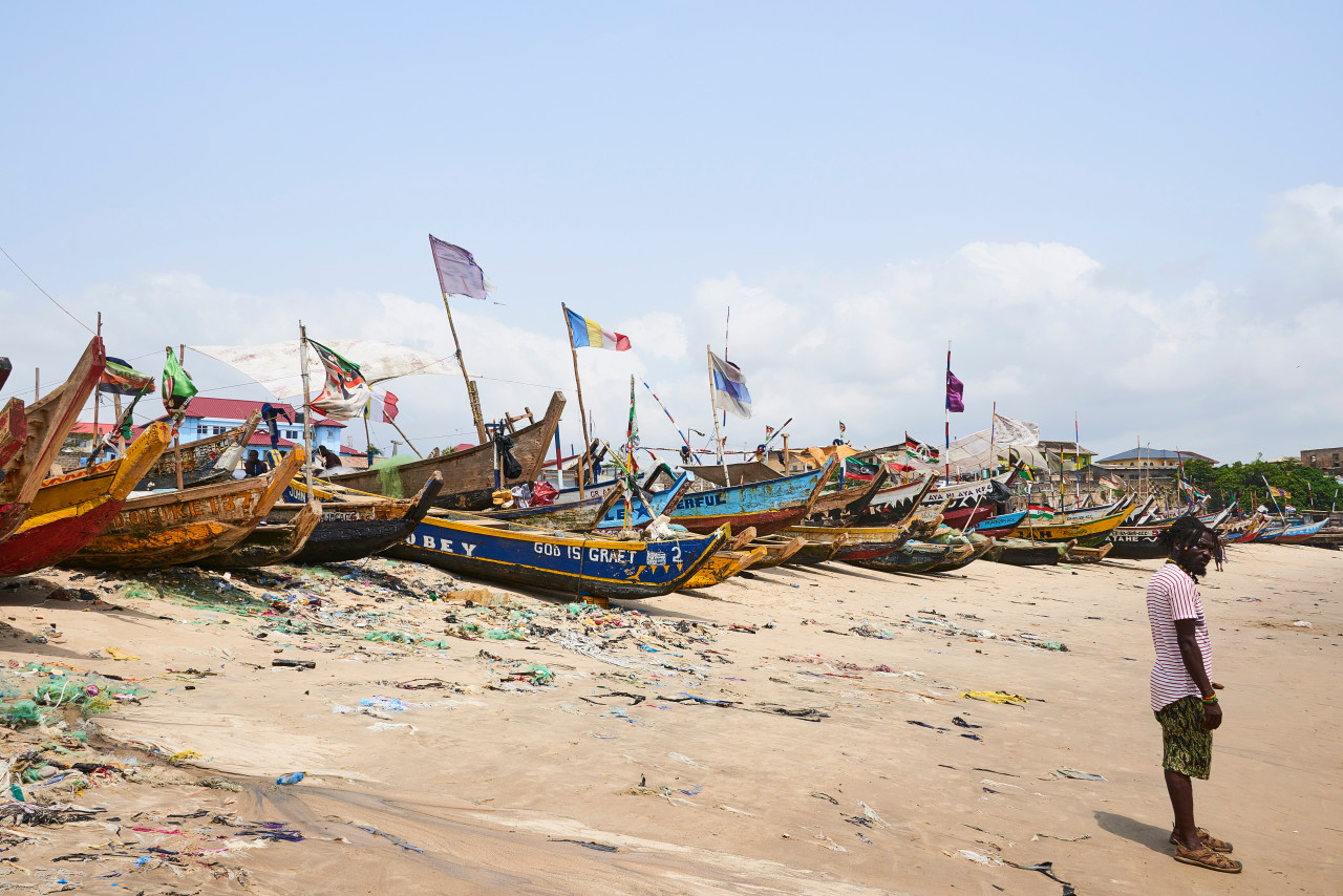 Bateaux traditionnels sur la plage de Jamestown, Accra.