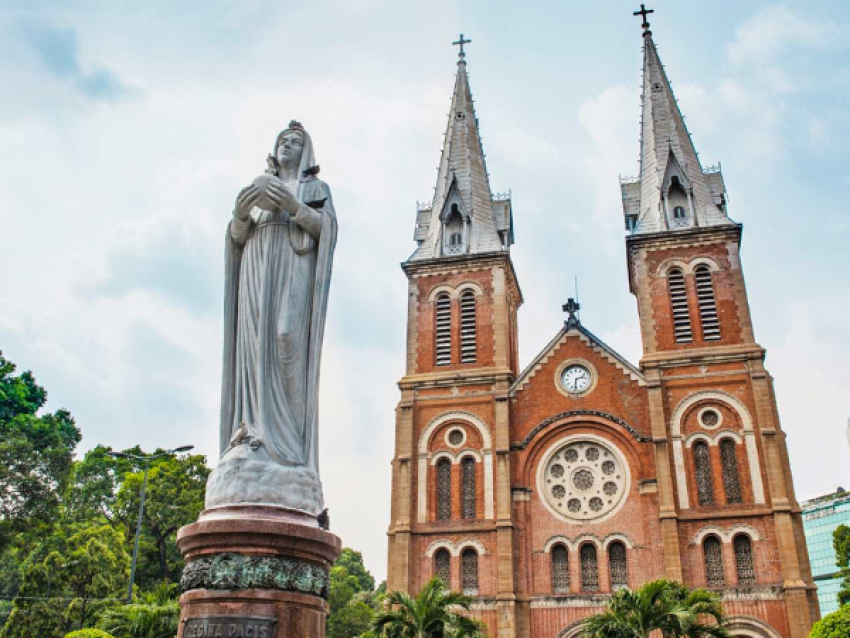 DIE KATHEDRALE VON NOTRE DAME